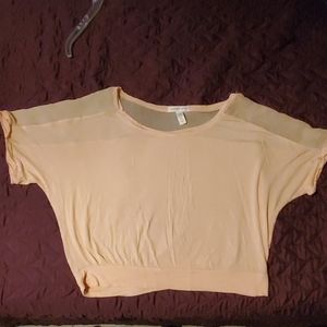 Cute light and fresh top. ⭐3 x $20⭐